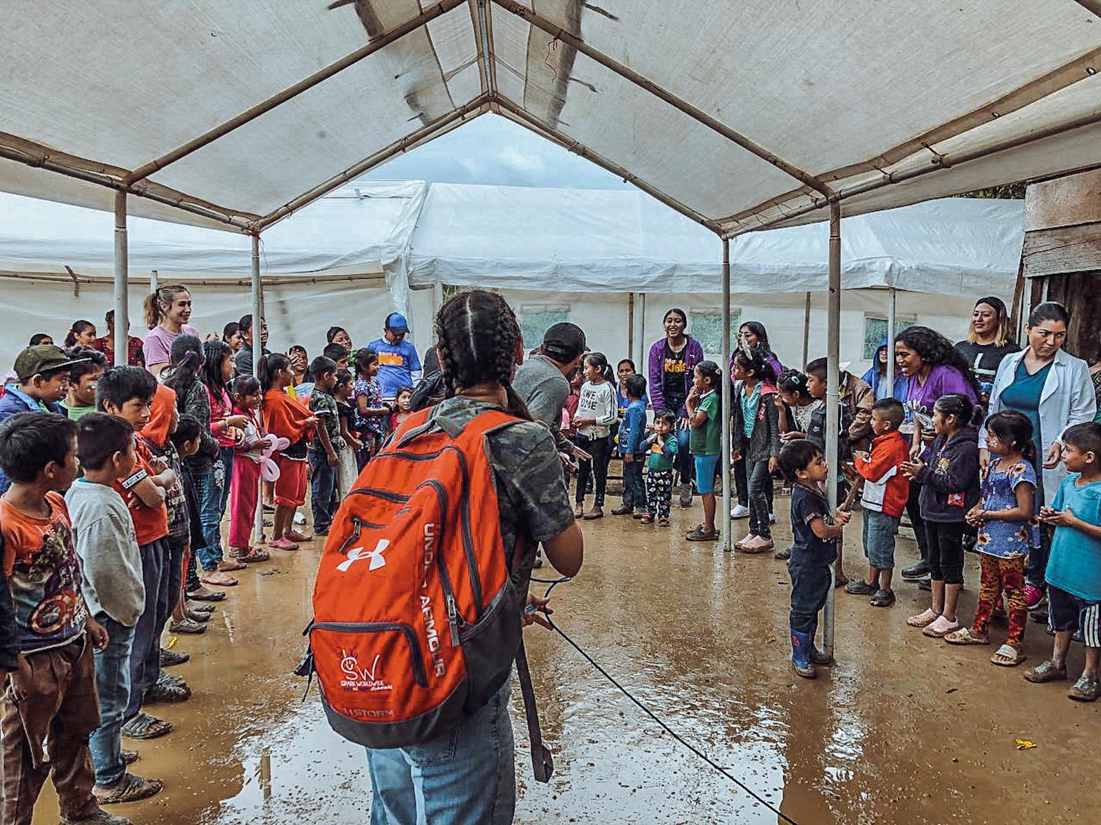 "Invasión de esperanza: ir más allá" - Compasión y esperanza a través de donaciones.