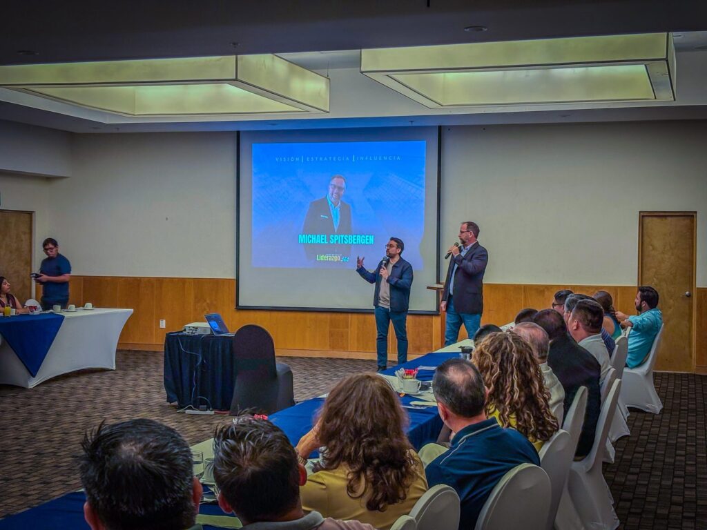 Audience of leaders during a session at Leadership 360 Chetumal, Hotel Fiesta Inn
