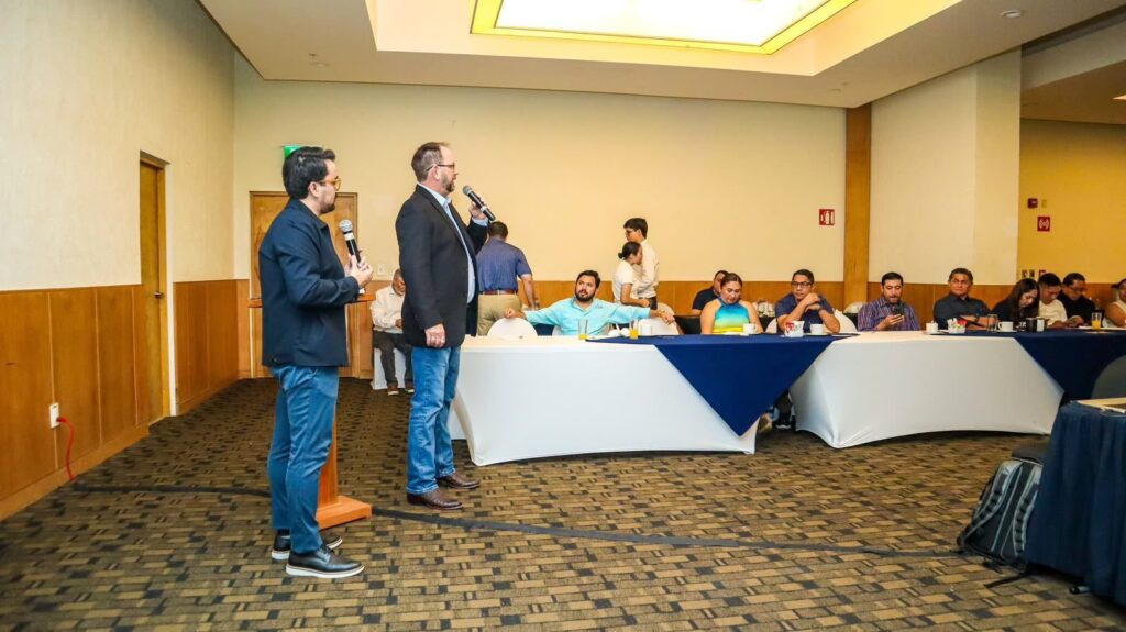Speakers leading the vision and strategy session at Leadership 360 Chetumal