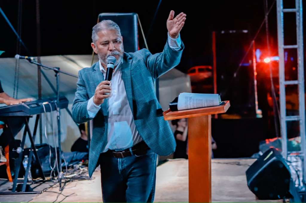 The gospel proclaimed from the pulpit Speaker preaching the gospel from the pulpit during Invasion of Hope Chetumal