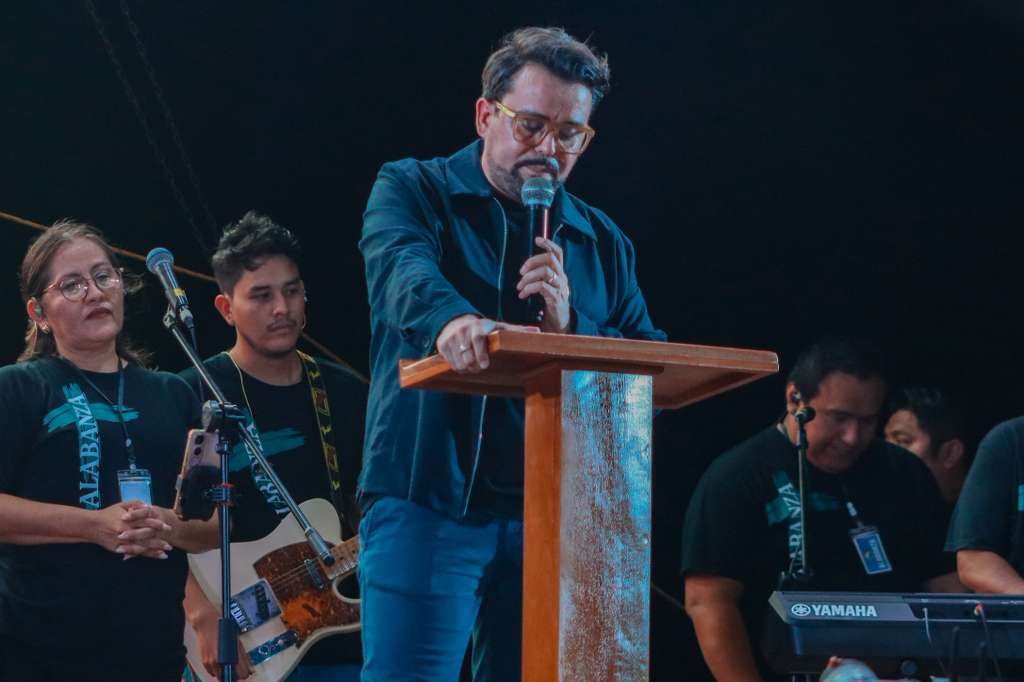 Proclaiming Jesus in Chetumal Preacher proclaiming Jesus from the pulpit at Invasion of Hope Chetumal, Mexico
