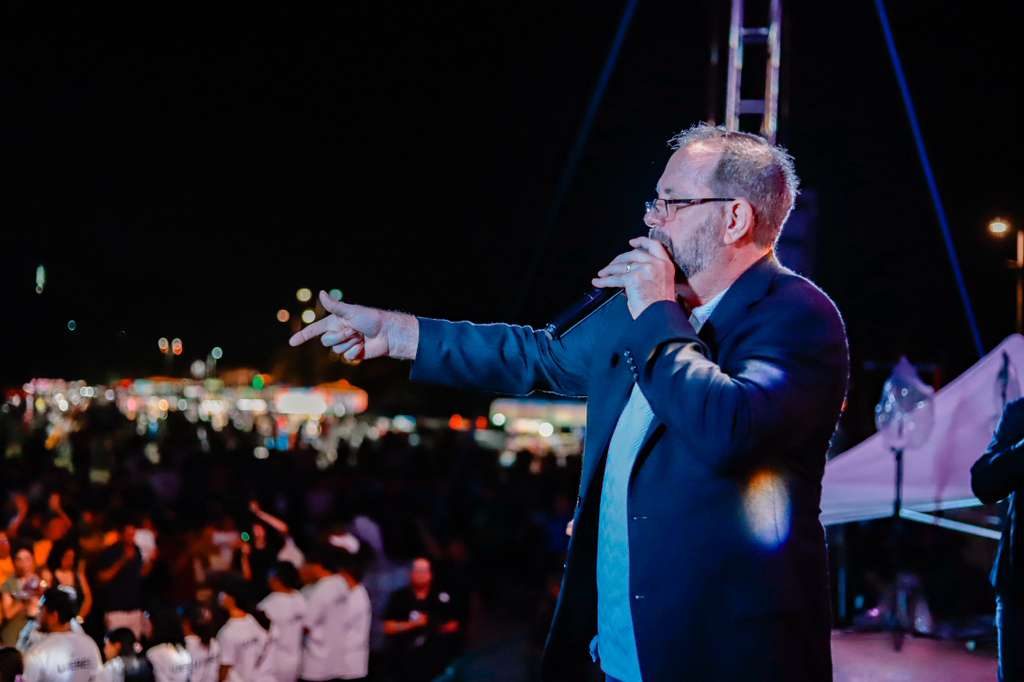 An invitation to salvation Preacher inviting the crowd to receive salvation at Invasion of Hope Chetumal, Mexico
